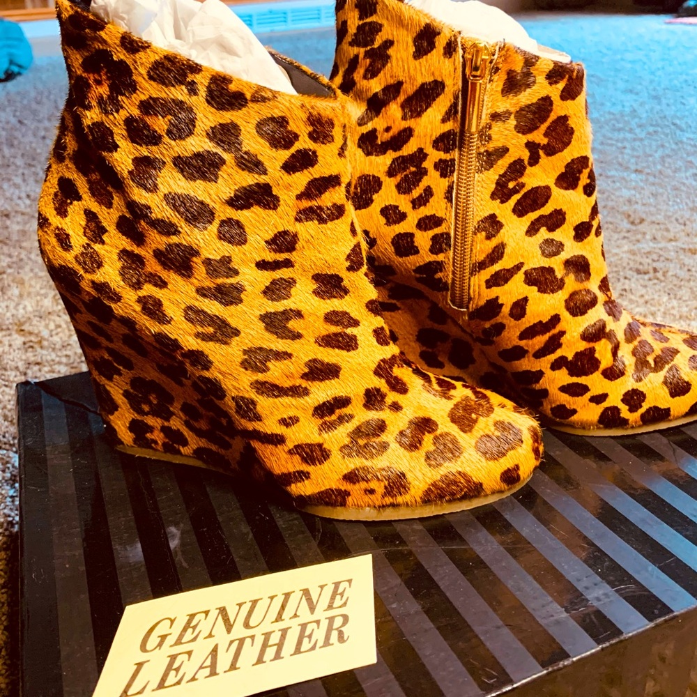 limited edition BRAND NEW Victoria’s Secret leopard wedge ankle boots￼
